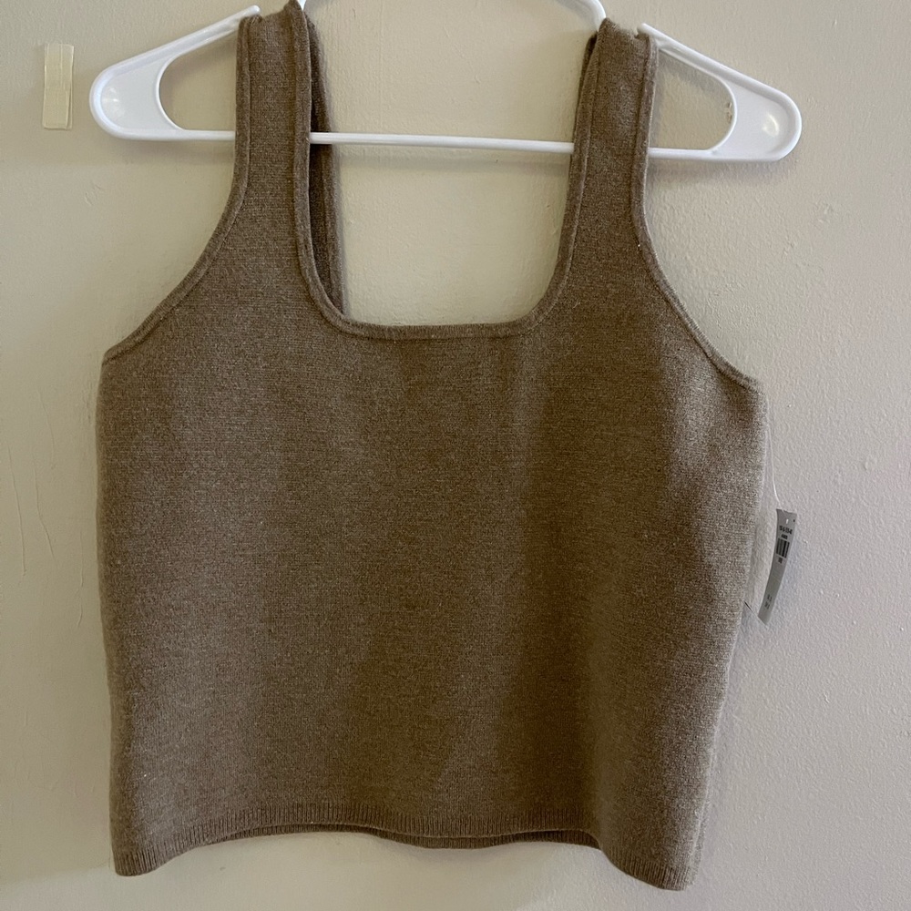 Abercrombie & Fitch cropped sweater tank